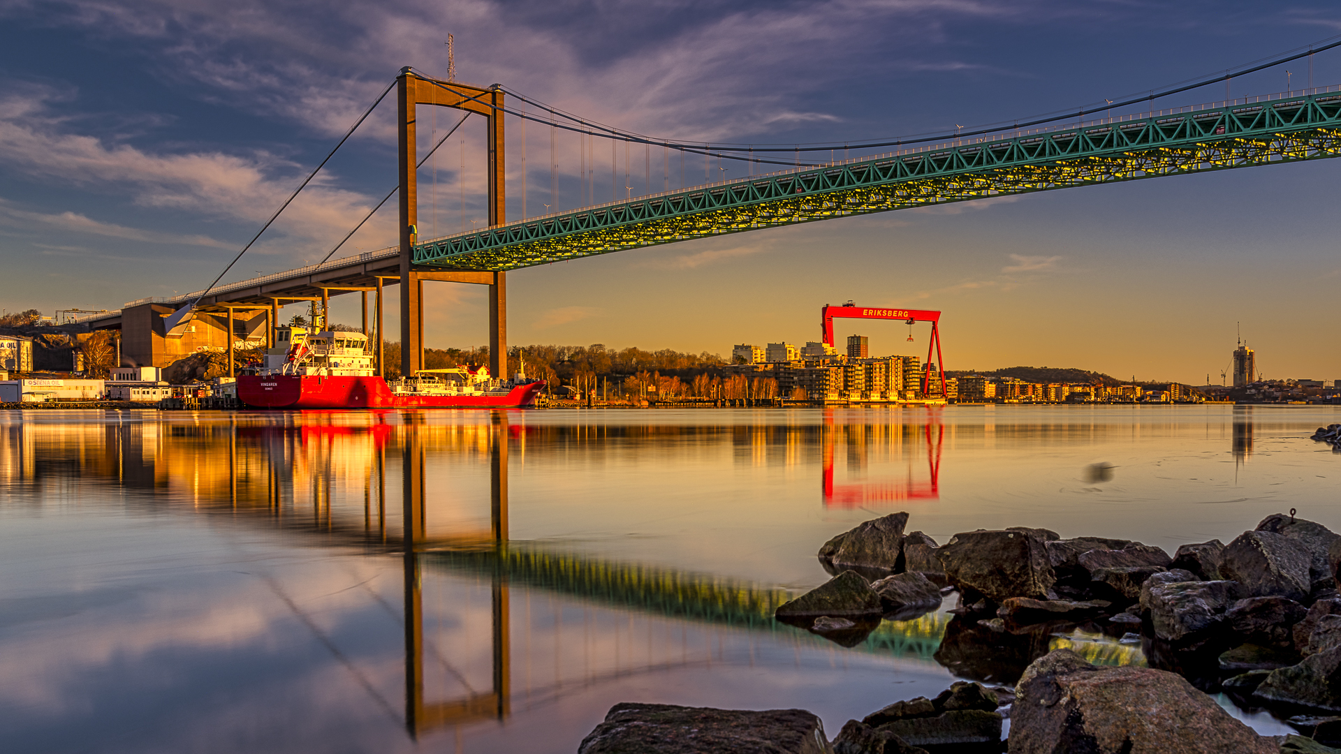Alvsborg Bridge
